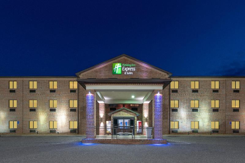 Holiday Inn Express & Suites Elkins By IHG image