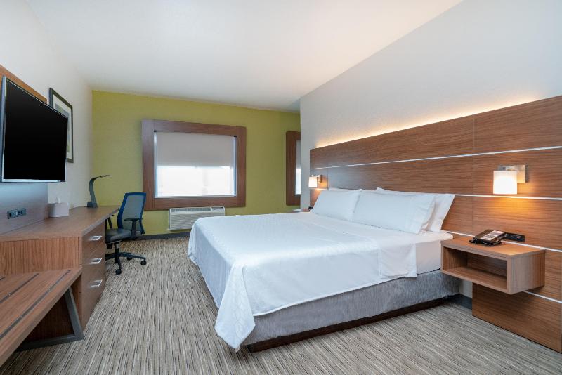 Holiday Inn Express & Suites Elkins By IHG image
