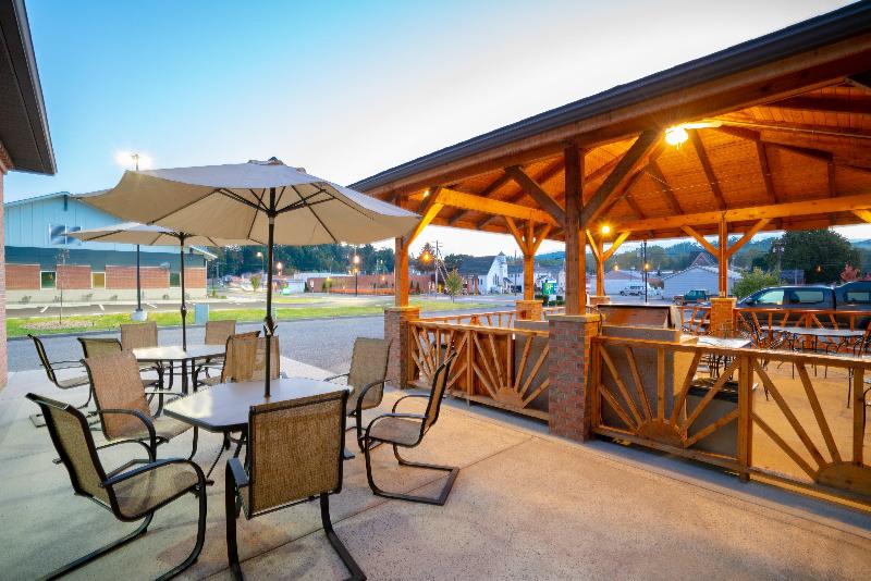 Holiday Inn Express & Suites Elkins By IHG image
