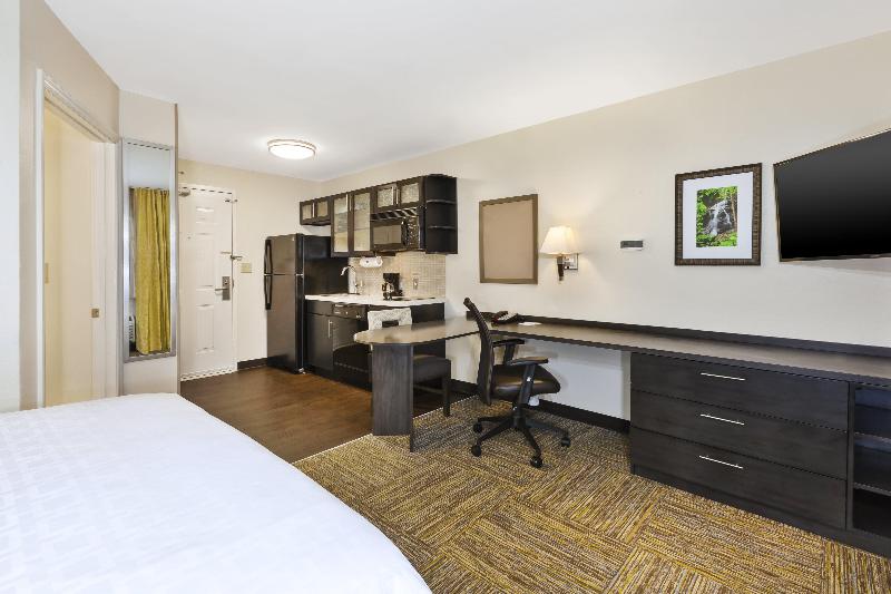 Candlewood Suites Huntersville Lake Norman Area image