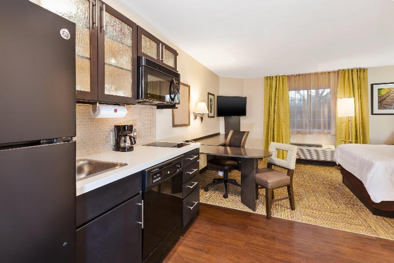 Candlewood Suites Huntersville Lake Norman Area image