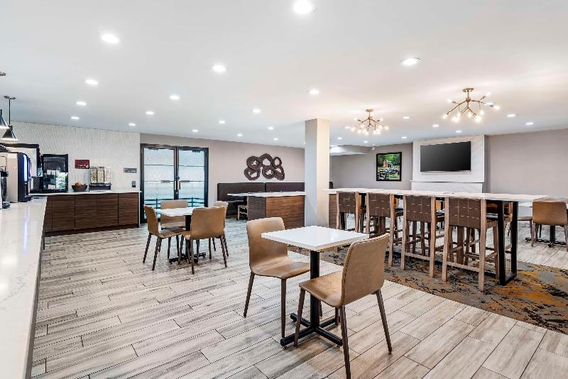 Best Western Plus Bourbonnais Hotel & Suites image