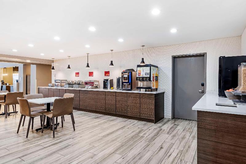 Best Western Plus Bourbonnais Hotel & Suites image