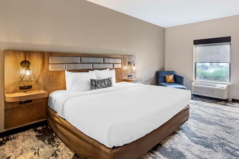 Best Western Plus Bourbonnais Hotel & Suites image