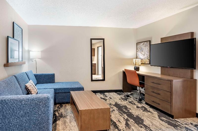Best Western Plus Bourbonnais Hotel & Suites image