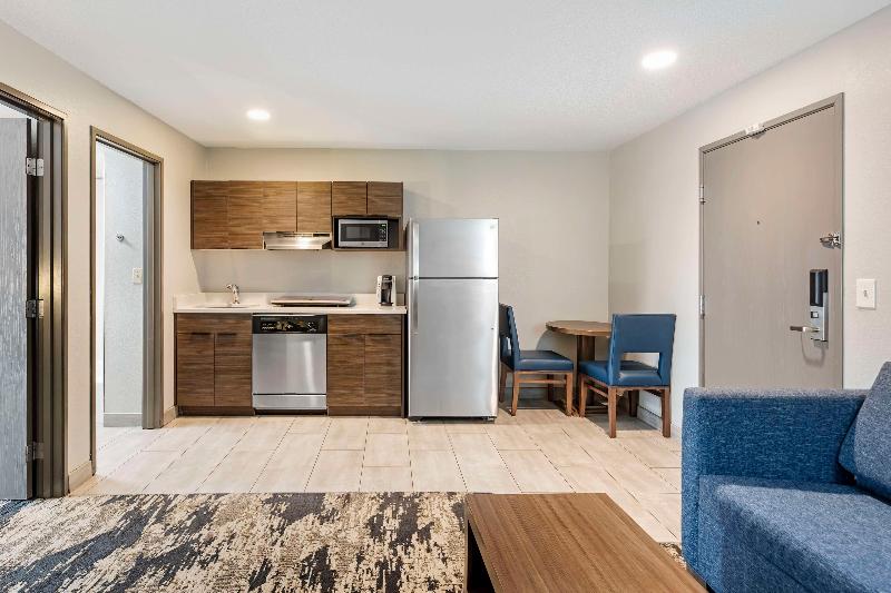 Best Western Plus Bourbonnais Hotel & Suites image