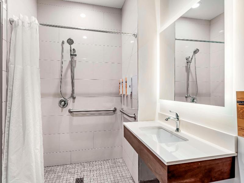 Best Western Plus Bourbonnais Hotel & Suites image
