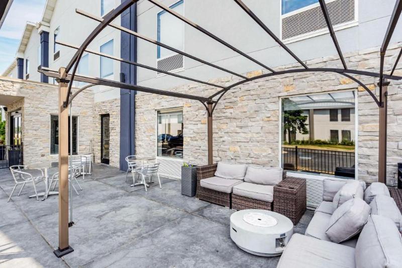 Best Western Plus Bourbonnais Hotel & Suites image