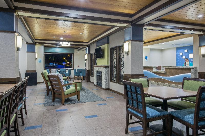 Holiday Inn Express and Suites Kailua Kona