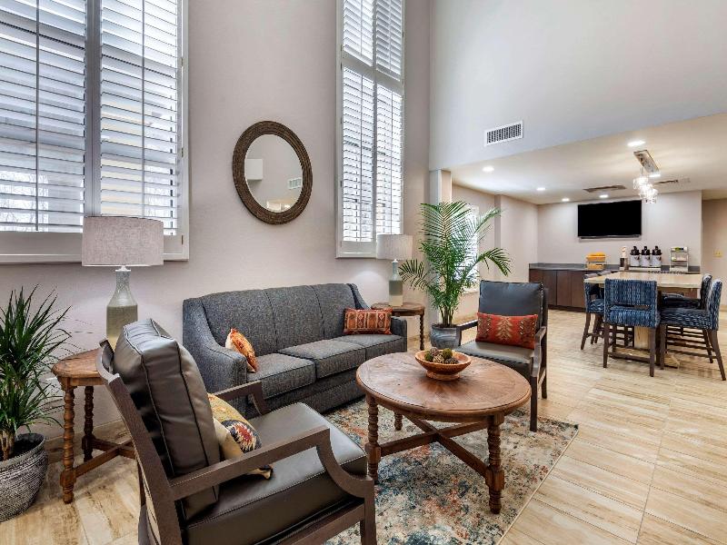 Comfort Suites near Birkdale Village- Huntersville image