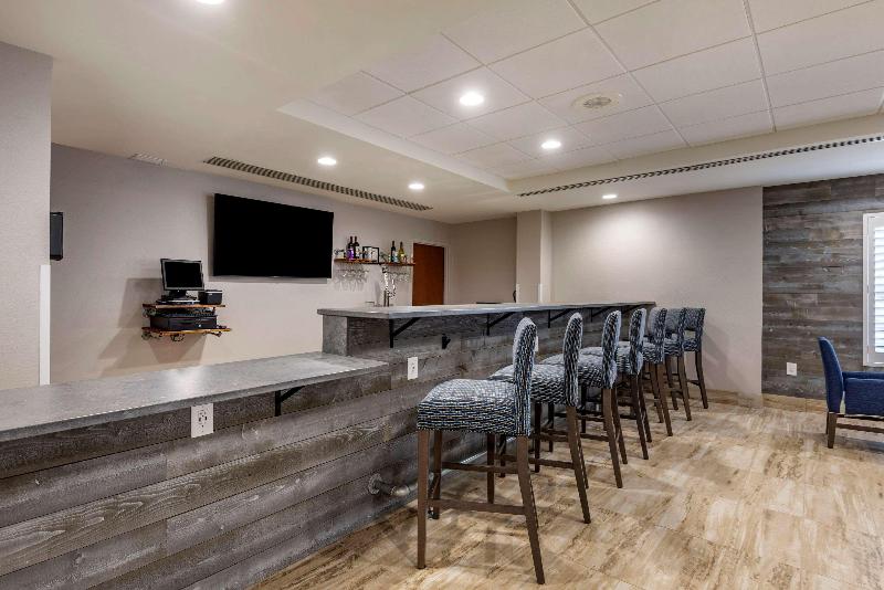 Comfort Suites near Birkdale Village- Huntersville image