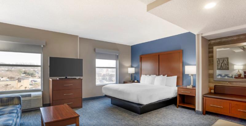 Comfort Suites near Birkdale Village- Huntersville image