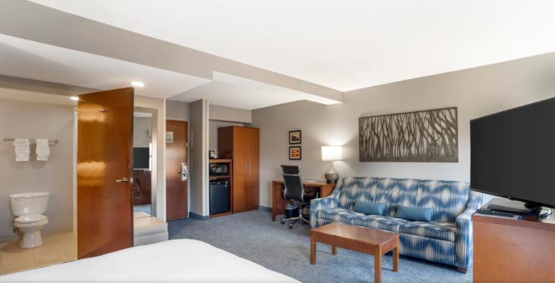 Comfort Suites near Birkdale Village- Huntersville image