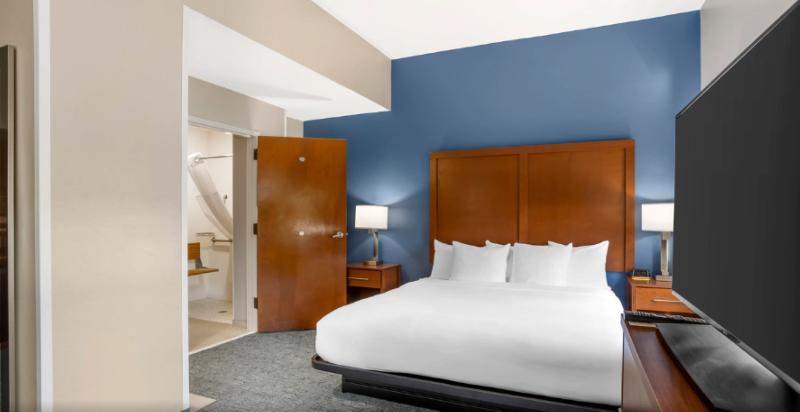 Comfort Suites near Birkdale Village- Huntersville image