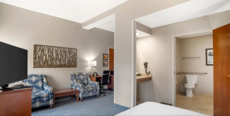 Comfort Suites near Birkdale Village- Huntersville image