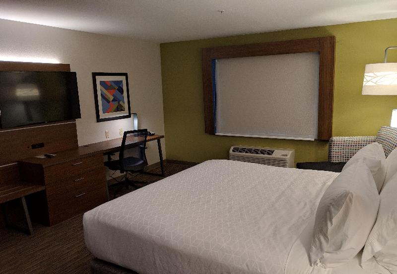 Holiday Inn Express and Suites Claypool Hill Richl image