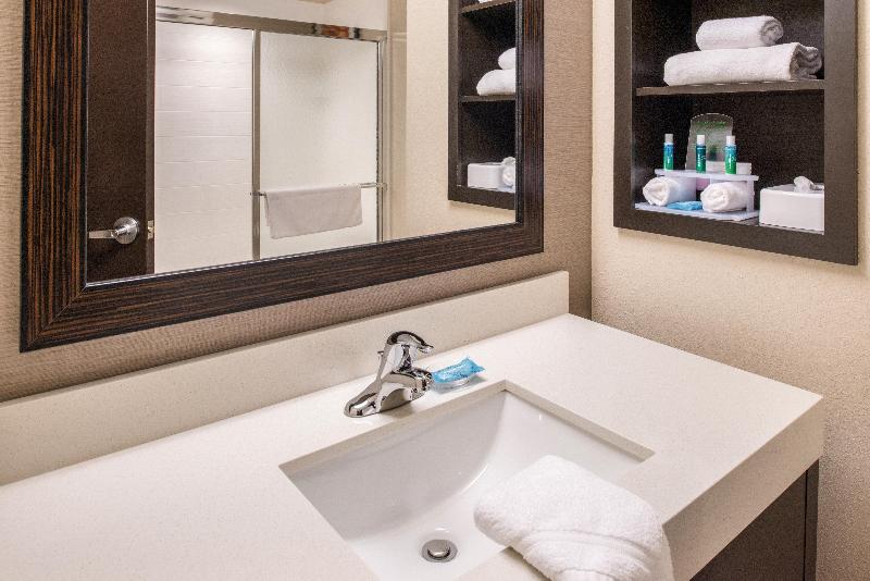 Holiday Inn Express and Suites Monroe image