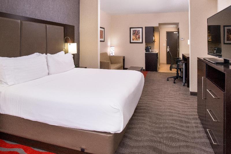 Holiday Inn Express and Suites Monroe image