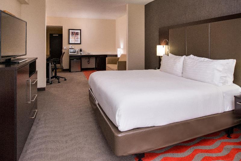 Holiday Inn Express and Suites Monroe image