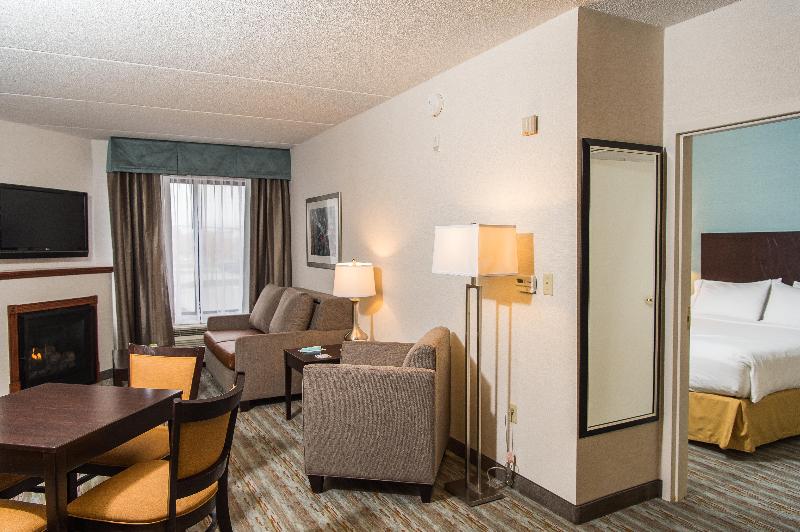 Holiday Inn Express and Suites Erie Summit Townshi