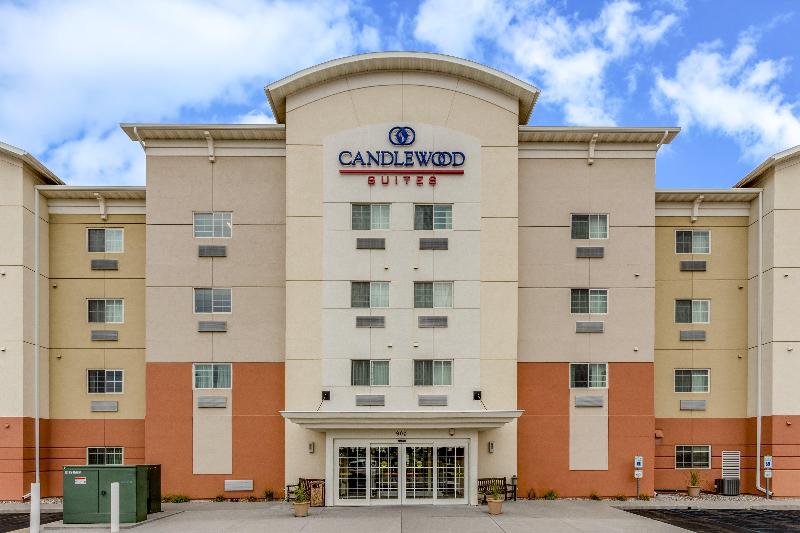 Candlewood Suites Minot image