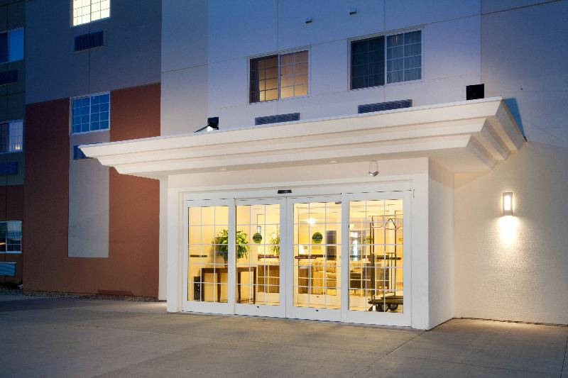 Candlewood Suites Minot image