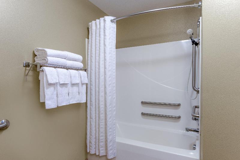 Candlewood Suites Minot image