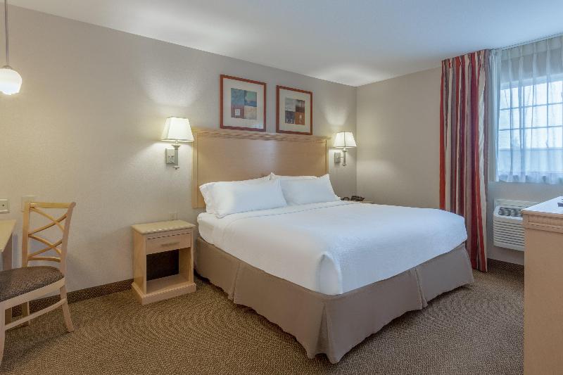 Candlewood Suites Minot image