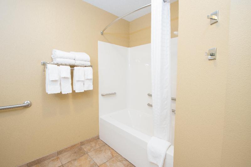 Candlewood Suites Minot image