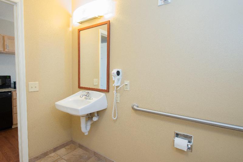 Candlewood Suites Minot image