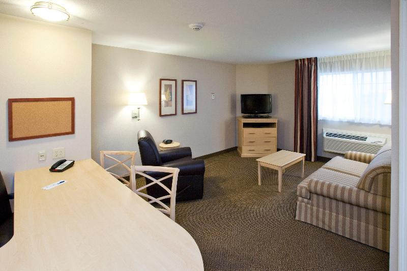 Candlewood Suites Minot image