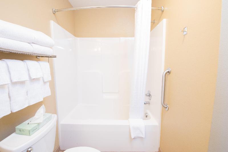 Candlewood Suites Minot image