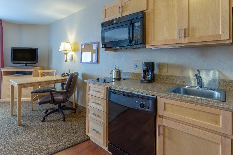 Candlewood Suites Minot image