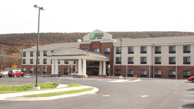 Holiday Inn Express and Suites La Vale Cumberland image