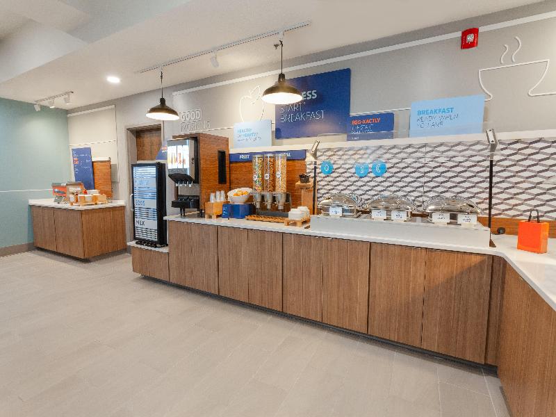 Holiday Inn Express and Suites Logan image