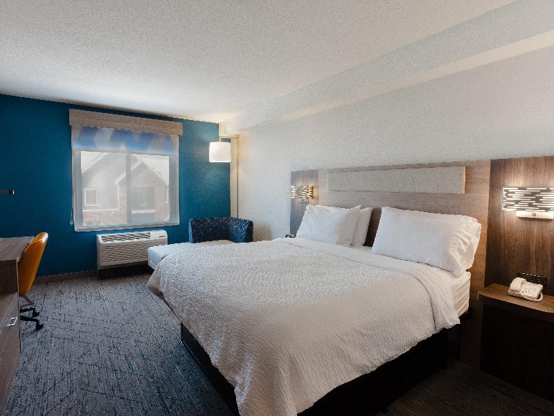 Holiday Inn Express and Suites Logan image