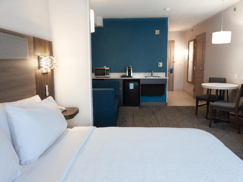 Holiday Inn Express and Suites Logan image