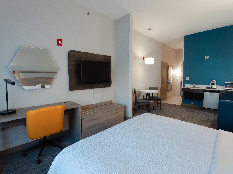 Holiday Inn Express and Suites Logan image