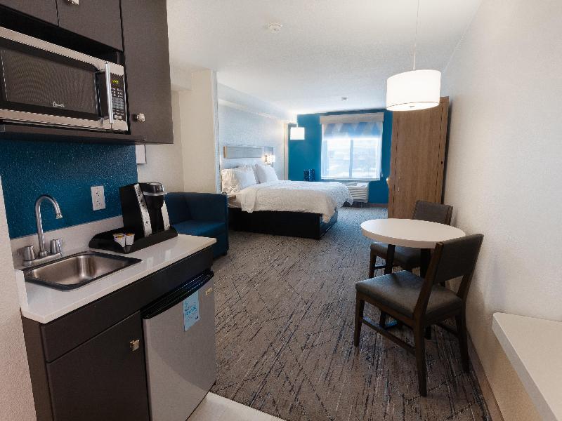 Holiday Inn Express and Suites Logan image