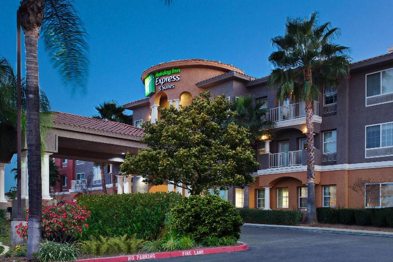 Holiday Inn Express and Suites Corona image