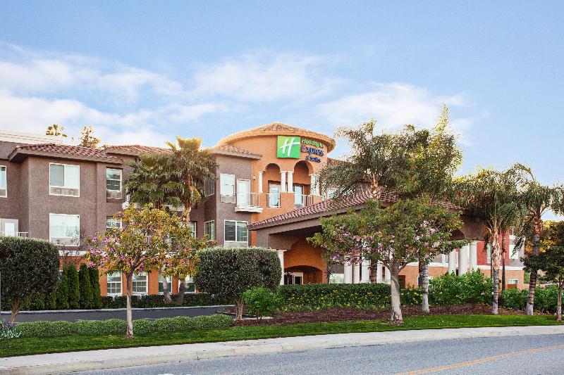 Holiday Inn Express and Suites Corona image