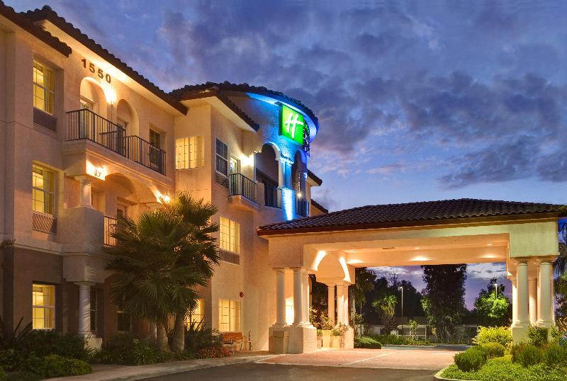 Holiday Inn Express and Suites Corona image