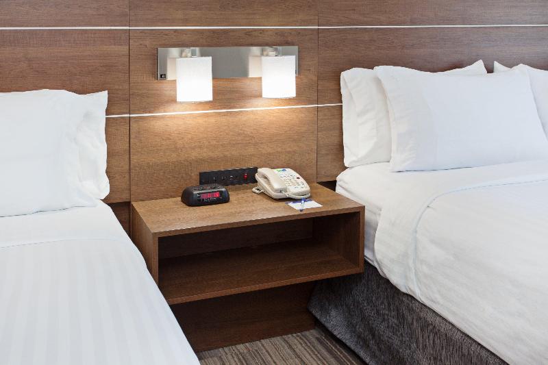 Holiday Inn Express and Suites Corona image
