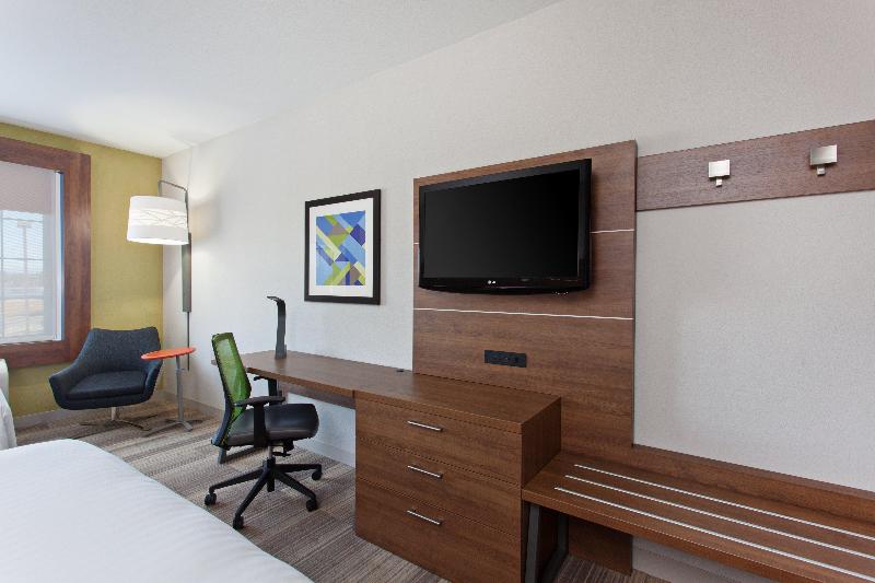 Holiday Inn Express and Suites Corona image