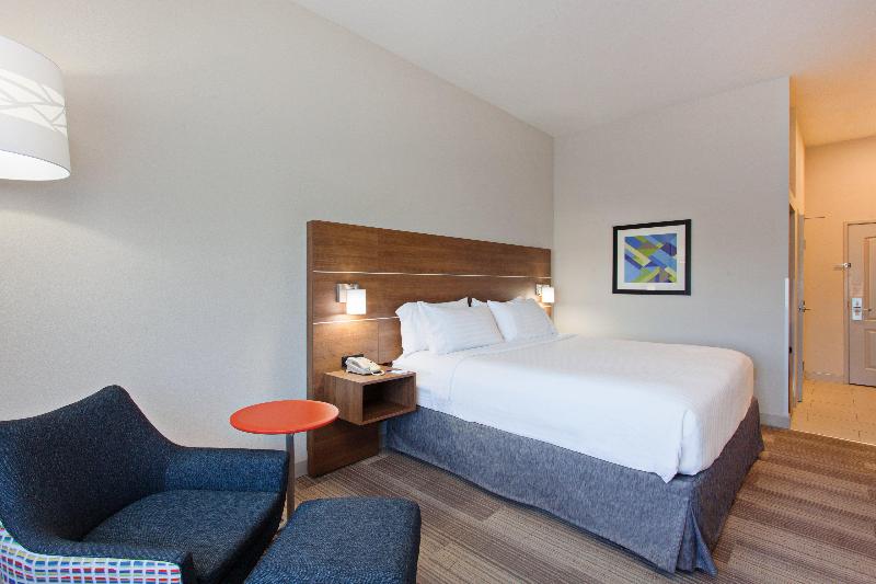 Holiday Inn Express and Suites Corona image