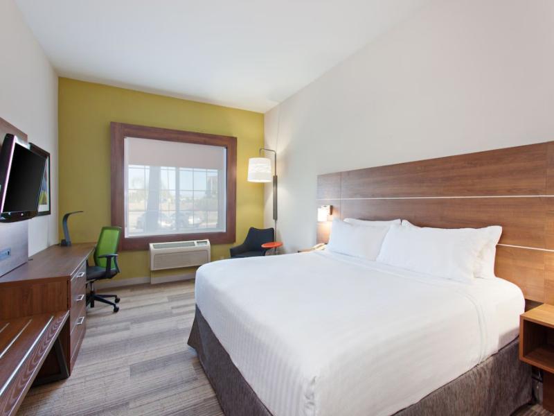 Holiday Inn Express and Suites Corona image