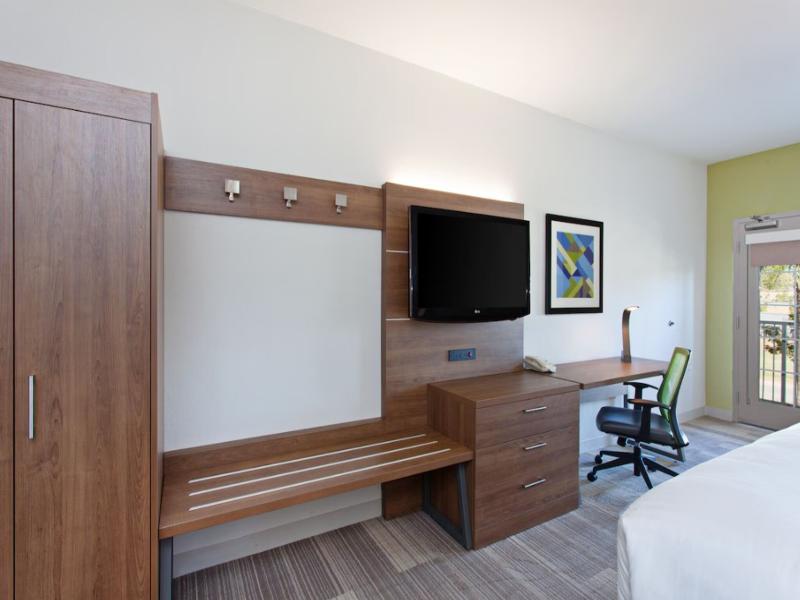 Holiday Inn Express and Suites Corona image