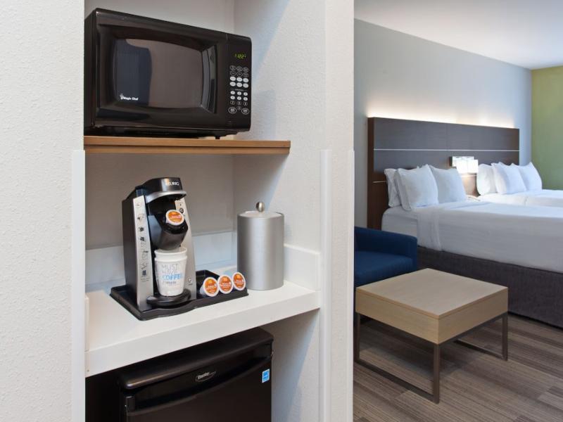 Holiday Inn Express and Suites Corona image