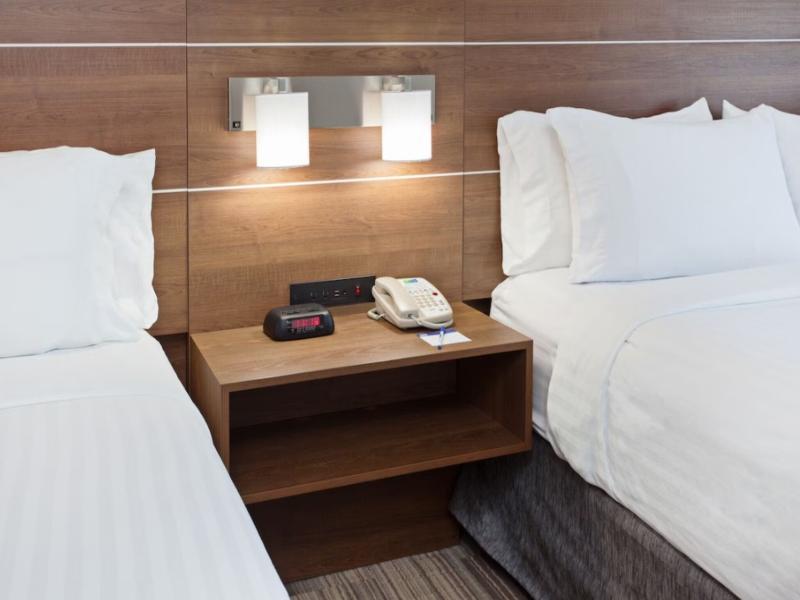 Holiday Inn Express and Suites Corona image