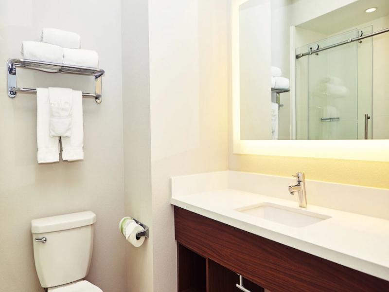 Holiday Inn Express and Suites Corona image